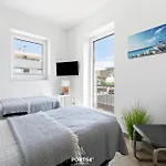 Dock 76 Promenade Апартаменты *