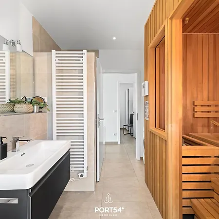 Dock 76 Promenade Apartment