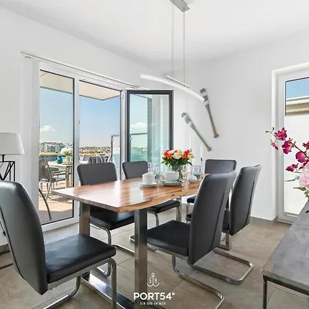 Dock 76 Promenade Apartment *