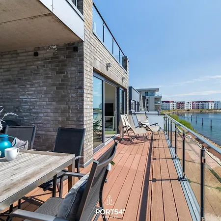 Dock 76 Promenade Apartment *