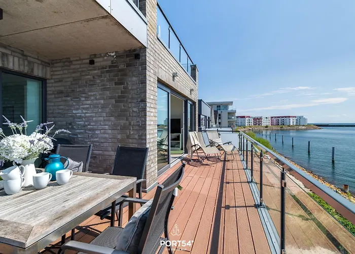 Dock 76 Promenade Апартаменты *